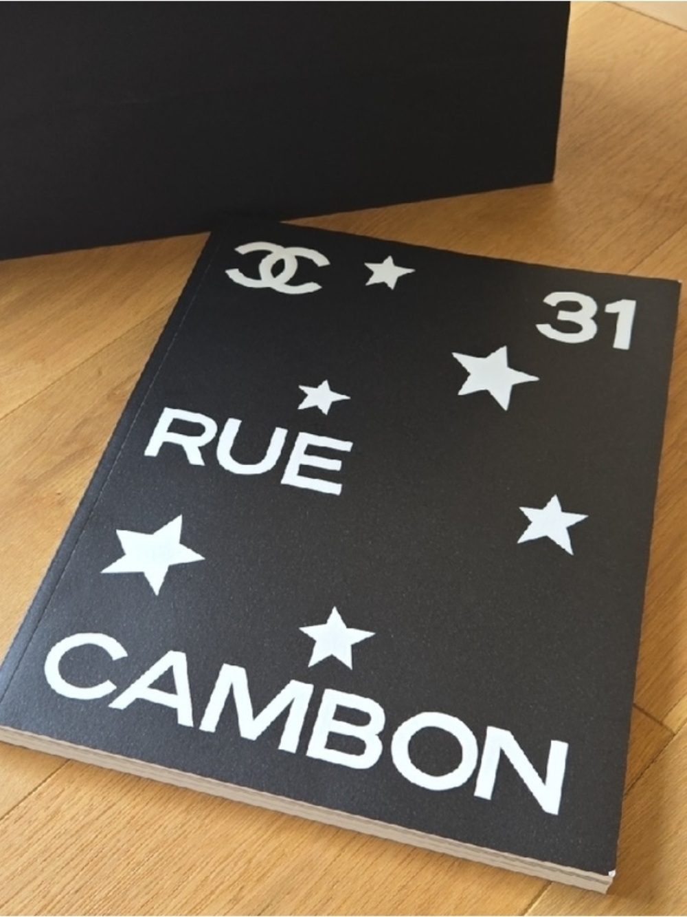 Authentic CHANEL Collection
Book, Collectors, Luxury, No31
Journal